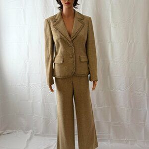 Ann Taylor Oatmeal Boucle 2-Piece Pant Suite / Size 8 Classic/Chic/Timeless